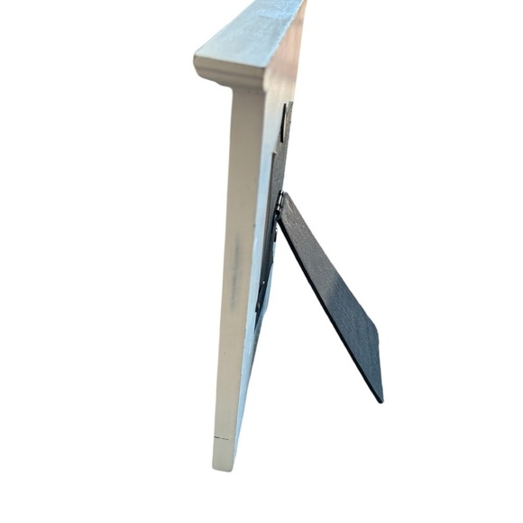 Farmhouse White Distressed 4X6 Photo Frame Wash Board Knob Medallions Desk Top - Picture 3 of 4